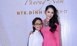 Phương Mỹ Chi mặc áo dài khoe dáng bên Dương Cẩm Lynh.