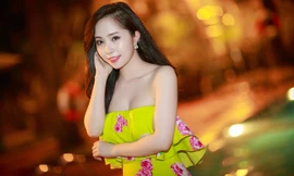 Quỳnh Nga trễ nải vòng một gợi cảm đi dự tiệc