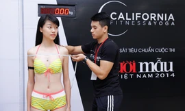 Các thí sinh được đo đạc hình thể rất cẩn thận.