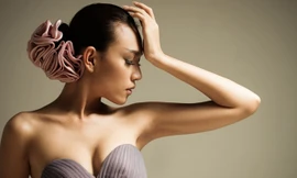 Diệu Huyền hững hờ vòng 1 gợi cảm với váy cưới ren