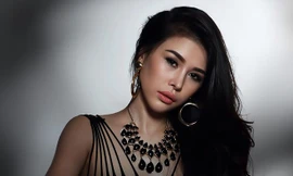 DJ Mariah Nguyễn mặc nội y, khoe vòng 1 'bỏng mắt'
