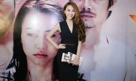 Ngân Khánh mặc váy xẻ sâu ra mắt phim mới.