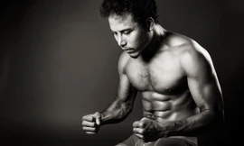 David Phạm sở hữu hình thể rắn rỏi ấn tượng.