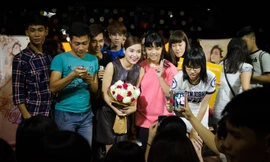 Hoàng Thùy Linh đã có một buổi sinh nhật hạnh phúc bên các fans Hà Nội.