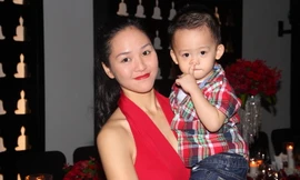 Phan Thị Lý khoe quý tử đáng yêu.