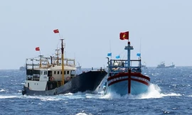 Tàu Trung Quốc tấn công tàu cá Việt Nam