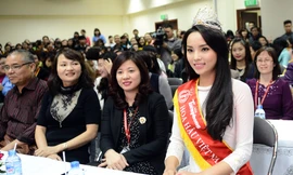 Hoa hậu Kỳ Duyên trong buổi giao lưu. Ảnh: Tuấn Mark.