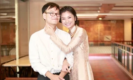 Diệu Hương tình tứ bên ông xã ở sự kiện.