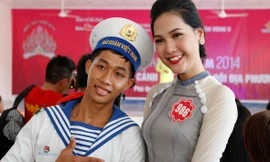 Khi màu áo dài hòa cùng màu áo lính đảo