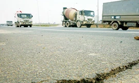 Đại lộ Thăng Long lại bị xẻ rãnh