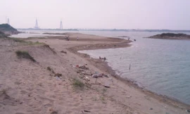 Nam sinh chết đuối khi chụp ảnh ở bãi đá sông Hồng