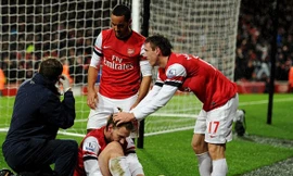 Arsenal trả giá đắt cho chiến thắng đầu năm
