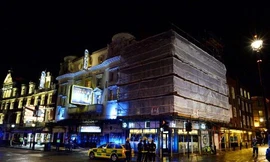 Bên ngoài rạp hát Apollo lâu đời sau vụ sập trần khiến 88 người bị thương