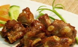 Cải thiện bữa tối với món sườn non kho tộ