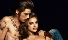 Bồ Ronaldo bán nude bên…trai lạ