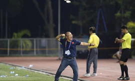 Nhìn gần biểu cảm đa dạng của ông Park trận đấu Thái Lan