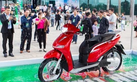 Pega dính lùm xùm nhái, so sánh mẫu mã xe máy điện