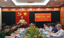 Đại tướng Lương Cường, Bí thư Trung ương Đảng, Ủy viên Thường vụ QUTƯ, Chủ nhiệm Tổng cục Chính trị, Chủ nhiệm UBKT QUTƯ chủ trì phiên họp. Ảnh QĐND