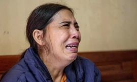 Nước mắt bà ngoại bé gái tử vong nghi do mẹ ruột bạo hành