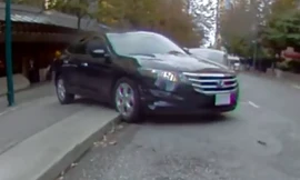 Nhầm chân ga, xe Honda lùi hết cỡ rồi lật ngửa