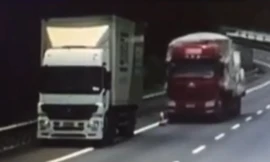 Đâm ôtô dừng bên đường, xe tải bay mất thùng hàng