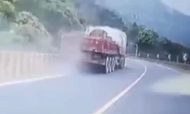 Người đàn ông liều mình ngăn chiếc xe tải trôi tự do