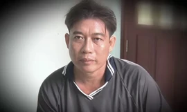 Bị lấy lại của hồi môn, con rể dùng kéo truy sát cha vợ đến cùng