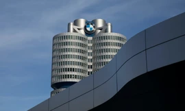 Một nhân viên BMW mắc Covid-19, 150 người khác cách ly