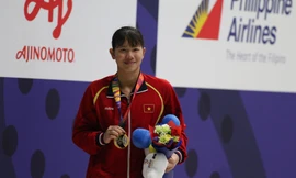 Mục kích kình ngư Ánh Viên lập cú đúp HCV trên đường đua xanh