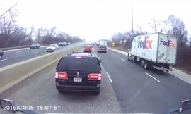 SUV liên tục tạt đầu, 'gây hấn' với xe container trên cao tốc