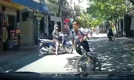 Học sinh đi xe đạp gặp 'Ninja Lead' và cái kết 'đắng'