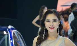 'Bóng hồng' khoe sắc tại triển lãm ôtô lớn nhất Việt Nam