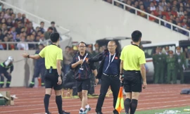 Hú hồn với... HLV Park Hang Seo