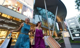 Người dân được phép mang bao nhiêu tiền khi du lịch nước ngoài?