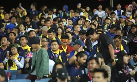 Cổ động viên Việt Nam 'cô đơn' nhất Mỹ Đình hôm nay là đây