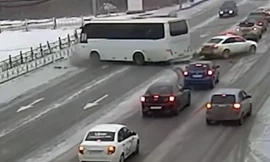 Xe khách đánh lái tránh quá đà và cái kết đắng