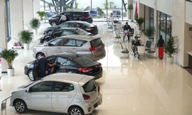 Tiếp tục đề xuất giảm 50% lệ phí trước bạ với ô tô sản xuất trong nước thêm 6 tháng.