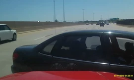 Hai ôtô 'so kè' nhau trên cao tốc và cái kết đắng cho sedan