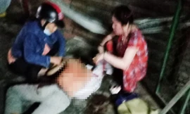 Con trai đâm gục người đàn ông dùng búa đánh mẹ