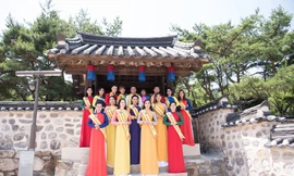 Siêu mẫu Lại Thanh Hương đạo diễn shooting trong Ms & Mr Asia Business 2019