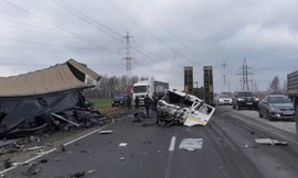 Hai xe đầu kéo đâm nhau cực mạnh khiến tài xế tử vong