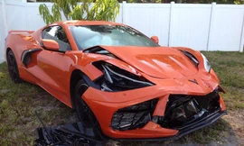 Chevrolet Corvette mới cứng gặp tai nạn 'móp đầu' 