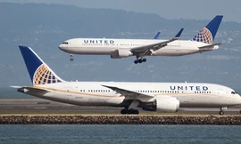 Boeing 737 phải hạ cánh khẩn cấp vì có mùi lạ trong máy bay