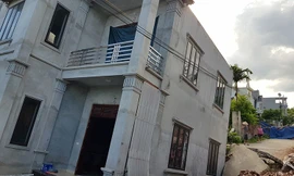 Kinh hãi 'hố tử thần' kéo nhà hai tầng ở Hà Nội sụt nghiêng 4 m