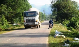 Rải đơn vu chủ tịch xã làm nhân viên có bầu!