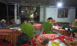 Nghi án em dùng cây gỗ đánh anh trai tử vong