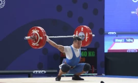 VIDEO: Thạch Kim Tuấn để tuột HCV cử tạ vào tay đô cử Indonesia