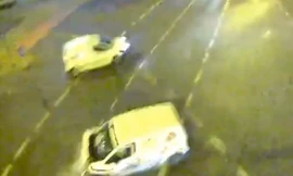 Vượt đèn đỏ, ôtô bị đâm xoay vòng ở giao lộ