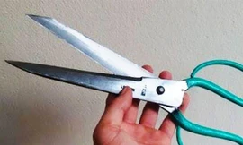 Bị đánh khi đang nhậu, người đàn bà rút kéo đâm chồng ‘hờ’ tử vong