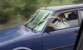 Gạt mưa ôtô hoạt động hoàn toàn nhờ sức người